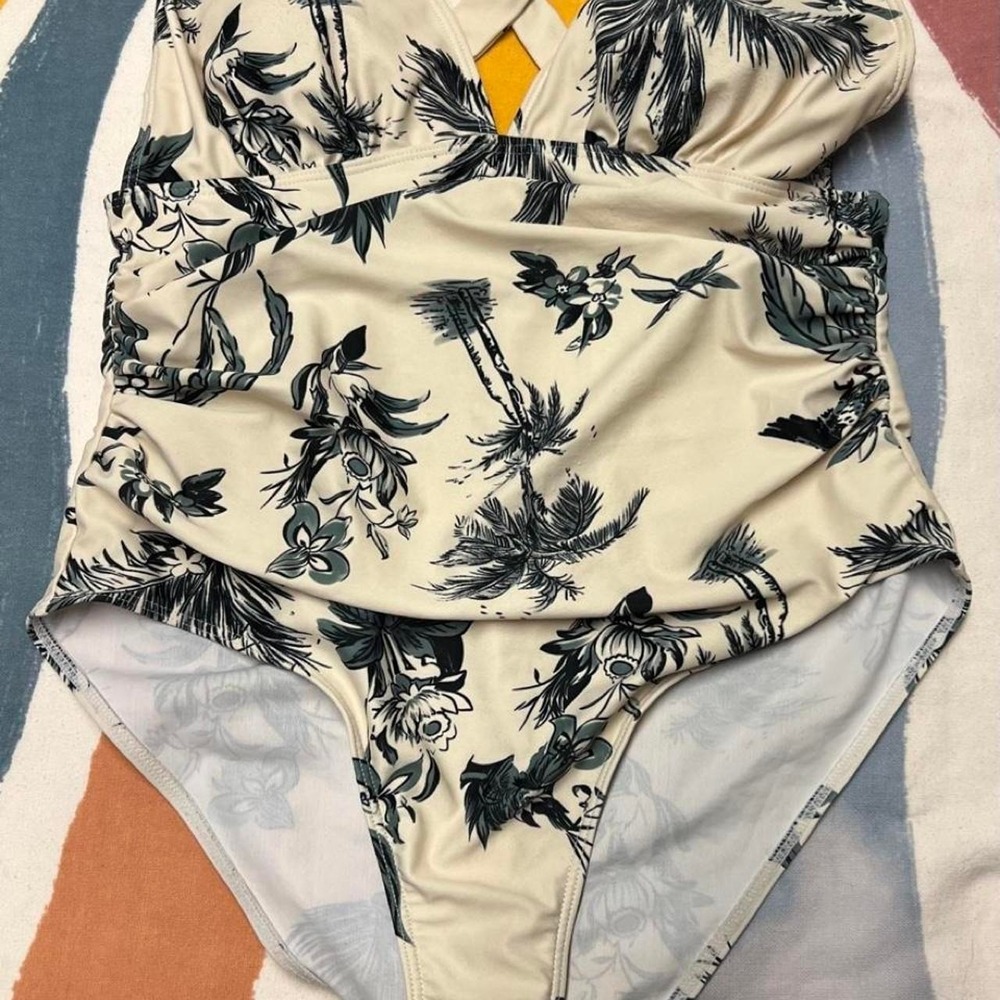 med Black palm tree leaf print one piece swimsuit 106.2 no tag view measurement